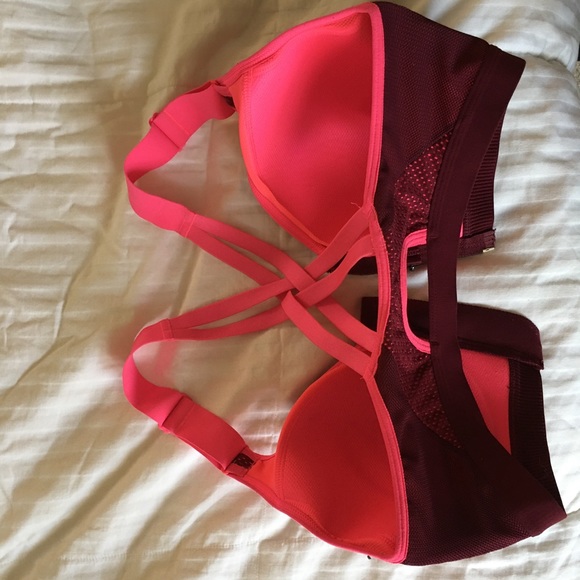 VSX woman’s Sports Bra - Picture 3 of 3